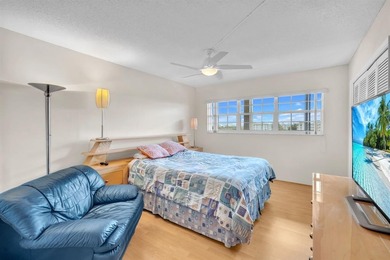 Prime Palm Aire location! Spacious 2BR/2BA residence offering on Palm-Aire Country Club and Resort - The Oaks in Florida - for sale on GolfHomes.com, golf home, golf lot