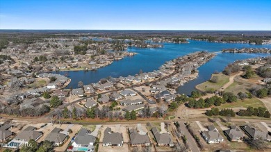 CLICK ON VIRTUAL TOURWelcome to this beautifully updated home on Lake Caroline Golf Club in Mississippi - for sale on GolfHomes.com, golf home, golf lot
