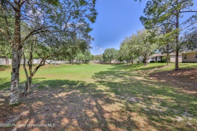 Come Live in the Beautiful Gated Community of Silverthorn, This on Silverthorn Country Club in Florida - for sale on GolfHomes.com, golf home, golf lot