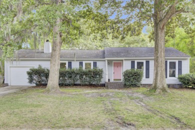 LOCATION!LOCATION!LOCATION! WELCOME HOME TO THE HIGHLY SOUGHT on Shadowmoss Plantation Golf Club in South Carolina - for sale on GolfHomes.com, golf home, golf lot