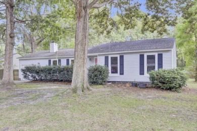 LOCATION!LOCATION!LOCATION! WELCOME HOME TO THE HIGHLY SOUGHT on Shadowmoss Plantation Golf Club in South Carolina - for sale on GolfHomes.com, golf home, golf lot