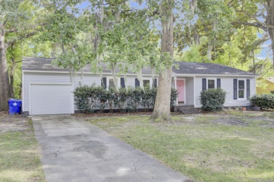 LOCATION!LOCATION!LOCATION! WELCOME HOME TO THE HIGHLY SOUGHT on Shadowmoss Plantation Golf Club in South Carolina - for sale on GolfHomes.com, golf home, golf lot