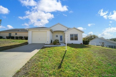 Well-maintained and move-in ready 2-bedroom, 2-bath, 1-car on Twisted Oaks Golf Club in Florida - for sale on GolfHomes.com, golf home, golf lot