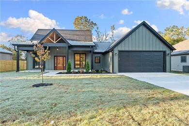 Looking for new construction on a flat lot in Bella Vista? on Bella Vista Country Club - Highlands in Arkansas - for sale on GolfHomes.com, golf home, golf lot