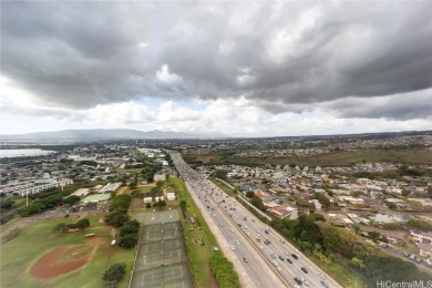 Spacious 2 bedroom 2 full baths with 2 covered parking stalls!! on Pearl Country Club in Hawaii - for sale on GolfHomes.com, golf home, golf lot