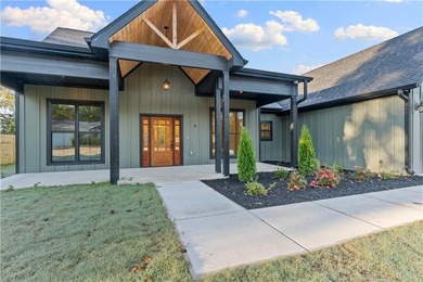 Looking for new construction on a flat lot in Bella Vista? on Bella Vista Country Club - Highlands in Arkansas - for sale on GolfHomes.com, golf home, golf lot