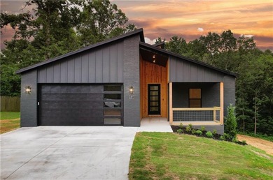 Beautifully crafted new Bella Vista home in quiet neighborhood on Bella Vista Country Club - Highlands in Arkansas - for sale on GolfHomes.com, golf home, golf lot