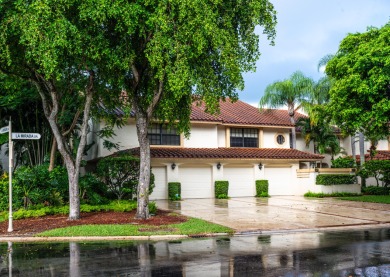 End unit villa in Boca Pointe's La Mirada with soaring ceilings on Boca Pointe Country Club in Florida - for sale on GolfHomes.com, golf home, golf lot