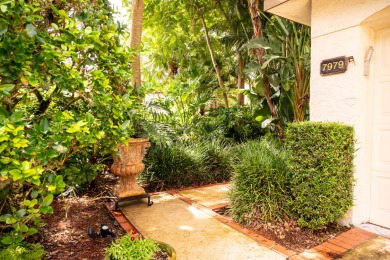 End unit villa in Boca Pointe's La Mirada with soaring ceilings on Boca Pointe Country Club in Florida - for sale on GolfHomes.com, golf home, golf lot