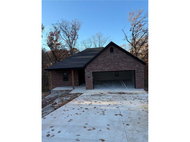 Outstanding location for stunning new Bella Vista home in on Bella Vista Country Club - Berksdale in Arkansas - for sale on GolfHomes.com, golf home, golf lot