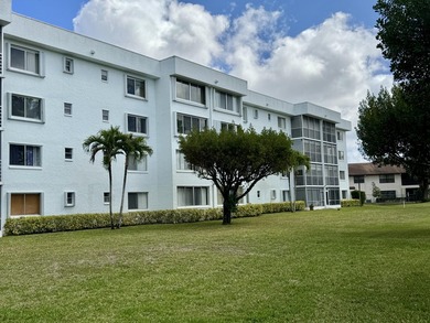 Great 1.444 sf unit on first floor 2/2 plus a bonus room that on Poinciana Golf Club in Florida - for sale on GolfHomes.com, golf home, golf lot