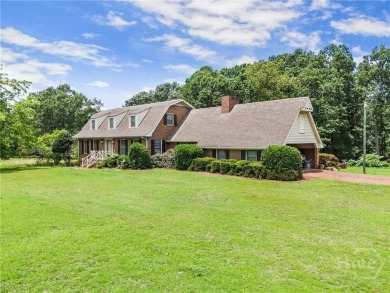 Now available in Hartwell, Ga! This 4 bedroom/3 bathroom brick on Cateechee Golf Club in Georgia - for sale on GolfHomes.com, golf home, golf lot