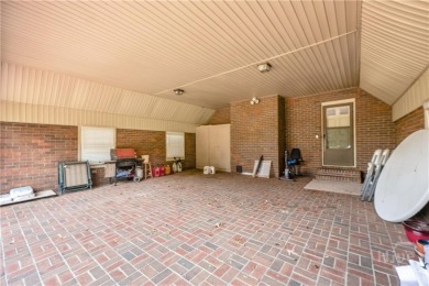 Now available in Hartwell, Ga! This 4 bedroom/3 bathroom brick on Cateechee Golf Club in Georgia - for sale on GolfHomes.com, golf home, golf lot