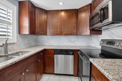 PRICED TO SELL-REMODELED KITCHEN WITH GRANITE COUNTER on Kings Point Golf - Executive in Florida - for sale on GolfHomes.com, golf home, golf lot