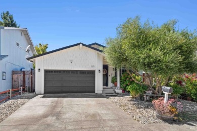 Contemporary Chic - Close by Public pool, golf, Tennis, shopping on Foxtail Golf Club in California - for sale on GolfHomes.com, golf home, golf lot