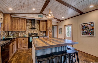 Sitting on three lots.  This Immaculate 3-bedroom, 2-bath home on Mountain Ranch Golf Club in Arkansas - for sale on GolfHomes.com, golf home, golf lot