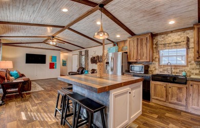 Sitting on three lots.  This Immaculate 3-bedroom, 2-bath home on Mountain Ranch Golf Club in Arkansas - for sale on GolfHomes.com, golf home, golf lot