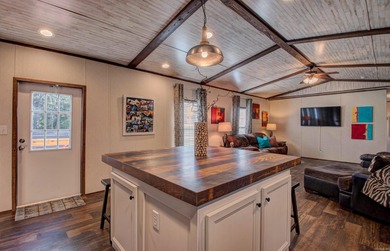 Sitting on three lots.  This Immaculate 3-bedroom, 2-bath home on Mountain Ranch Golf Club in Arkansas - for sale on GolfHomes.com, golf home, golf lot