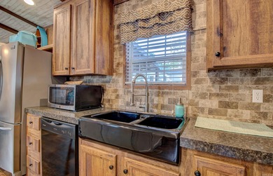 Sitting on three lots.  This Immaculate 3-bedroom, 2-bath home on Mountain Ranch Golf Club in Arkansas - for sale on GolfHomes.com, golf home, golf lot
