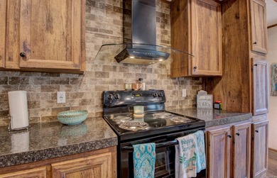 Sitting on three lots.  This Immaculate 3-bedroom, 2-bath home on Mountain Ranch Golf Club in Arkansas - for sale on GolfHomes.com, golf home, golf lot