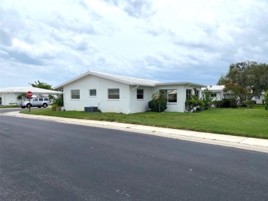 This 2 bedroom 1.5 bath home is located in the 55+ COMMUNITY of on Mainlands Golf Club in Florida - for sale on GolfHomes.com, golf home, golf lot