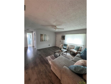 This 2 bedroom 1.5 bath home is located in the 55+ COMMUNITY of on Mainlands Golf Club in Florida - for sale on GolfHomes.com, golf home, golf lot