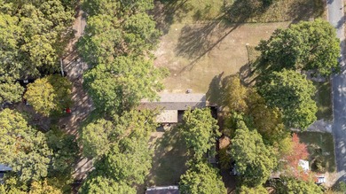 Sitting on three lots.  This Immaculate 3-bedroom, 2-bath home on Mountain Ranch Golf Club in Arkansas - for sale on GolfHomes.com, golf home, golf lot