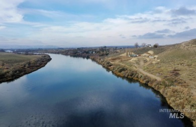 Over 180 feet of riverfront! Fish and hunt out your front door! on River Bend Golf Course in Idaho - for sale on GolfHomes.com, golf home, golf lot