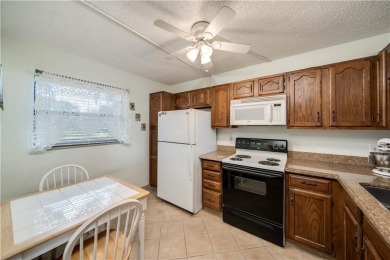 Well-Maintained condo in Exclusive 55+ Lakes of Environ on Inverrary Country Club in Florida - for sale on GolfHomes.com, golf home, golf lot