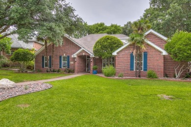 Welcome to luxury living in this stunning 3147 sq ft , 5 Bdrm, 3 on Bentwood Country Club in Texas - for sale on GolfHomes.com, golf home, golf lot