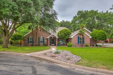 Welcome to luxury living in this stunning 3147 sq ft , 5 Bdrm, 3 on Bentwood Country Club in Texas - for sale on GolfHomes.com, golf home, golf lot