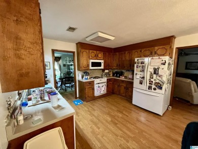 Beautiful 5 bedroom and 3 full bathroom located in an amazing on Woodland Forrest Country Club in Alabama - for sale on GolfHomes.com, golf home, golf lot