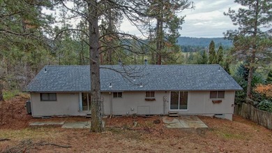 Latah Creelk golf course community condo. 1440sqft 2 story unit on Hangman Valley Golf Course in Washington - for sale on GolfHomes.com, golf home, golf lot