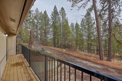 Latah Creelk golf course community condo. 1440sqft 2 story unit on Hangman Valley Golf Course in Washington - for sale on GolfHomes.com, golf home, golf lot