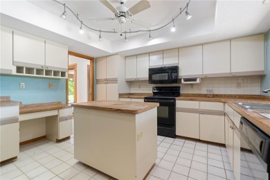 SPACIOUS POOL HOME OVERLOOKING GOLF COURSE IN LAKE SUZY on Kingsway Country Club in Florida - for sale on GolfHomes.com, golf home, golf lot