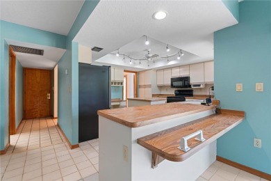SPACIOUS POOL HOME OVERLOOKING GOLF COURSE IN LAKE SUZY on Kingsway Country Club in Florida - for sale on GolfHomes.com, golf home, golf lot