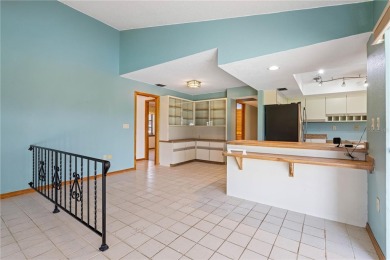 SPACIOUS POOL HOME OVERLOOKING GOLF COURSE IN LAKE SUZY on Kingsway Country Club in Florida - for sale on GolfHomes.com, golf home, golf lot