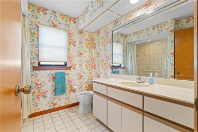 SPACIOUS POOL HOME OVERLOOKING GOLF COURSE IN LAKE SUZY on Kingsway Country Club in Florida - for sale on GolfHomes.com, golf home, golf lot