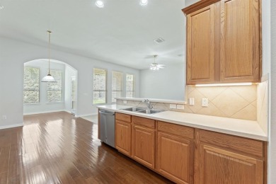 NEW PAINT: WALLS, DOORS, MOLDING & BASEBOARDS.- MOVE-IN READY on Heritage Ranch Golf and Country Club in Texas - for sale on GolfHomes.com, golf home, golf lot