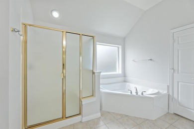 NEW PAINT: WALLS, DOORS, MOLDING & BASEBOARDS.- MOVE-IN READY on Heritage Ranch Golf and Country Club in Texas - for sale on GolfHomes.com, golf home, golf lot