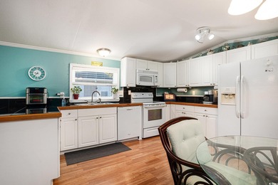 Beautiful 3-bedroom, 2 bath home nestled in the wonderful on Indian Wells Golf Course in South Carolina - for sale on GolfHomes.com, golf home, golf lot