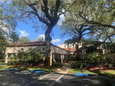 WELCOME HOME TO LIVE OAK CONDOS LOCATED IN PINE ISLAND RIDGE on Pine Island Ridge Country Club in Florida - for sale on GolfHomes.com, golf home, golf lot