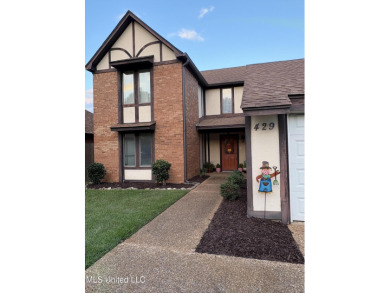 Beautifully updated 4 bedroom home is walking distance to the on Castlewoods Golf Club in Mississippi - for sale on GolfHomes.com, golf home, golf lot