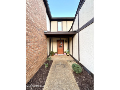 Beautifully updated 4 bedroom home is walking distance to the on Castlewoods Golf Club in Mississippi - for sale on GolfHomes.com, golf home, golf lot