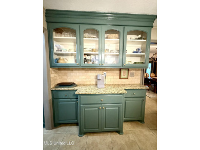 Beautifully updated 4 bedroom home is walking distance to the on Castlewoods Golf Club in Mississippi - for sale on GolfHomes.com, golf home, golf lot