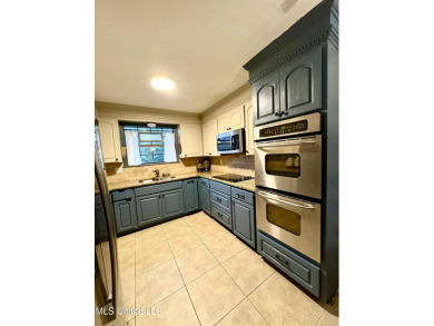 Beautifully updated 4 bedroom home is walking distance to the on Castlewoods Golf Club in Mississippi - for sale on GolfHomes.com, golf home, golf lot