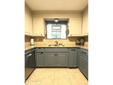 Beautifully updated 4 bedroom home is walking distance to the on Castlewoods Golf Club in Mississippi - for sale on GolfHomes.com, golf home, golf lot