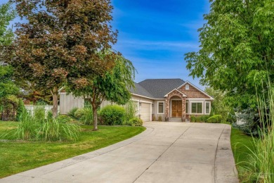 Nestled on nearly a one-acre lot, this retreat boasts mountain on Purple Sage Golf Course in Idaho - for sale on GolfHomes.com, golf home, golf lot