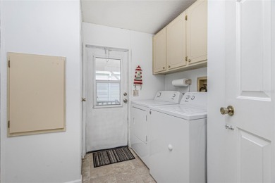 This cute and charming 2 bedroom, 2 bath manufactured home is on Maple Leaf Golf and Country Club in Florida - for sale on GolfHomes.com, golf home, golf lot