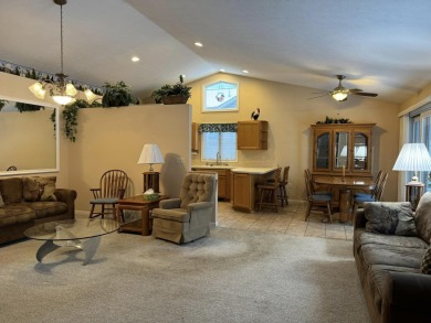 Lovely townhome with no fees is a perfect set up on Pineview on Pine View Highlands Golf Course in Michigan - for sale on GolfHomes.com, golf home, golf lot